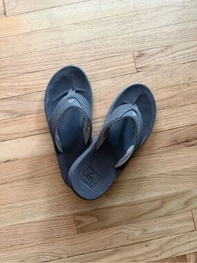 Reef Men's Gray Contoured Cushion Flip-Flops